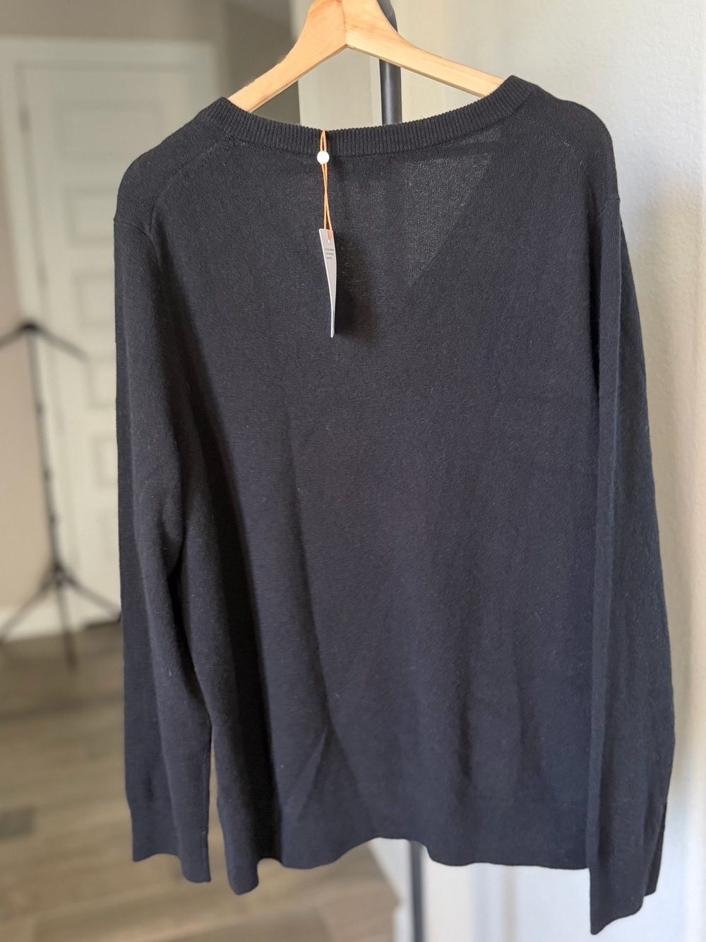 Quince Mongolian Cashmere V-Neck Sweater Black 3X - Picture 2 of 7